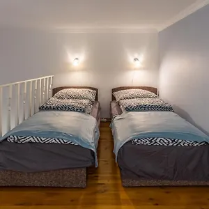lovely-1-bedroom-flat-with-central-location.inbudapesthotels.com/